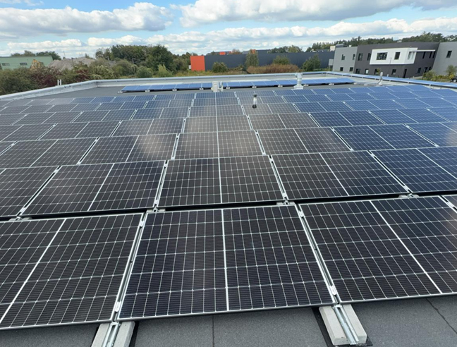 Installation solaire photovoltaïque sur bâtiment professionnel