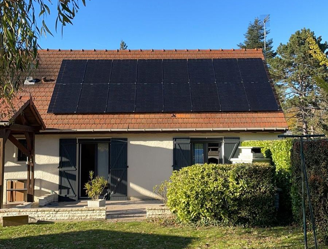 Pose de panneaux photovoltaïques sur toiture inclinée