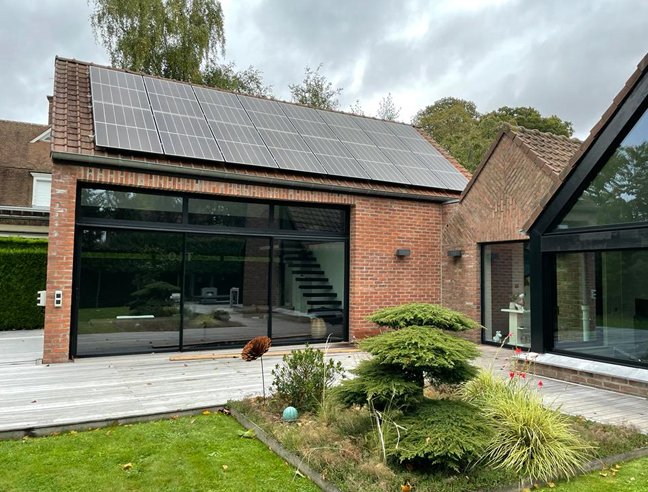 Installation de panneaux photovoltaïques sur bâtiment
