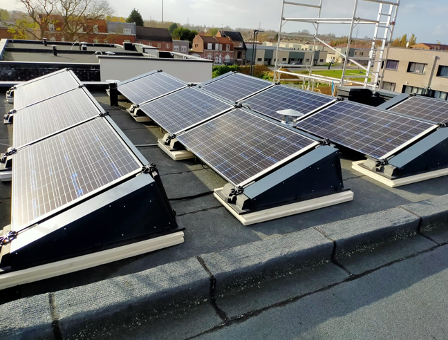 Pose de panneaux solaires photovoltaïques sur habitation